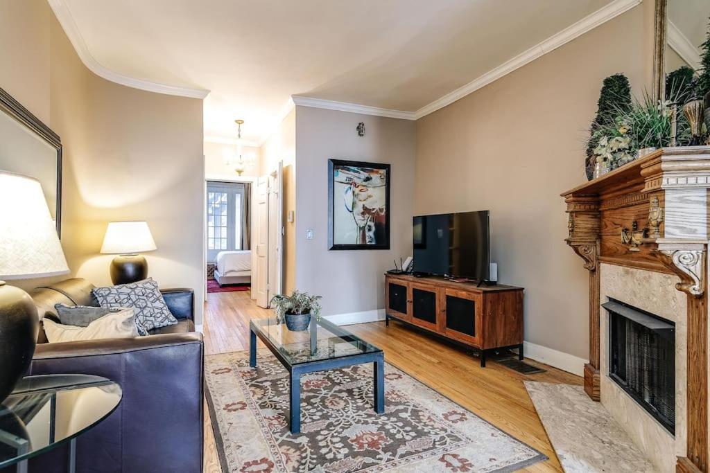 Brownstone In Gold Coast Apartment Chicago Exterior photo