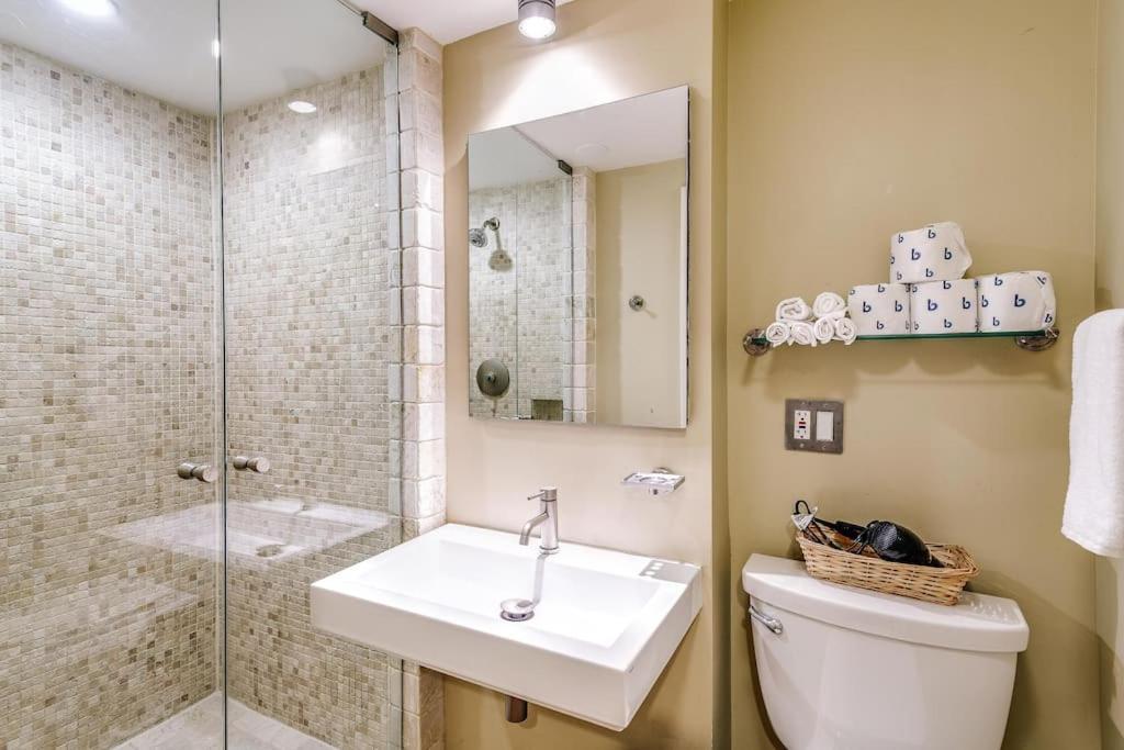 Brownstone In Gold Coast Apartment Chicago Exterior photo
