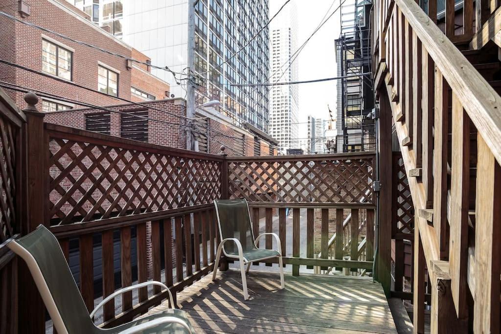 Brownstone In Gold Coast Apartment Chicago Exterior photo