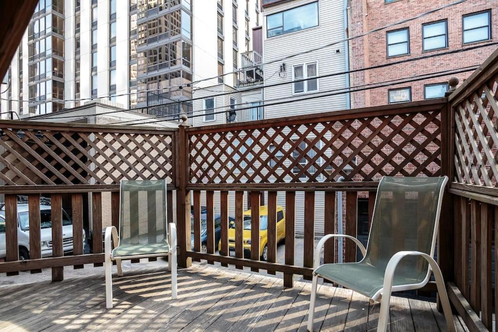 Brownstone In Gold Coast Apartment Chicago Exterior photo